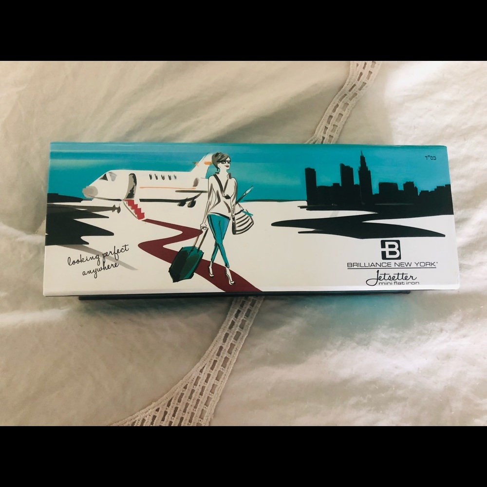 * Jetsseter Mini travel hair iron *